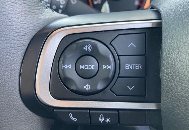 運転中でも、ステアリングスイッチで安全に操作できます！！