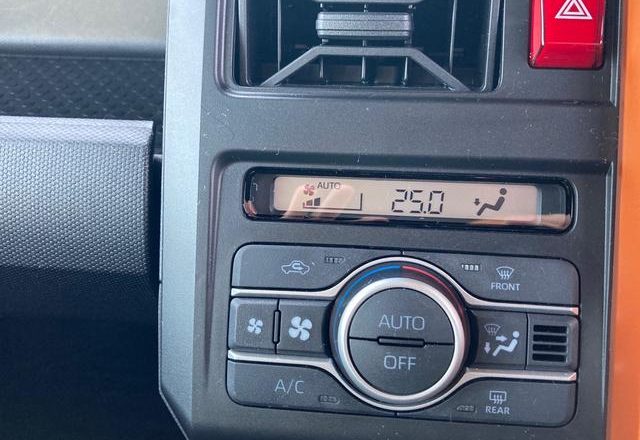 寒い冬でも、暑い夏でも、日本のあらゆる気候もこれさえあれば、いつでも快適室内空間。全席に快適な空調を届けるオートエアコン！！